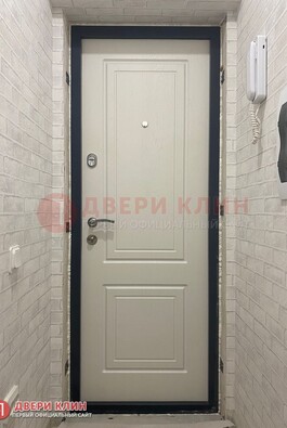 квартирная входная металлическая дверь с отделкой мдф цвета беленый дуб внутри.jpg