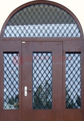 Крепкая стальная арочная дверь со стеклом и ковкой ДА-21 в Костроме