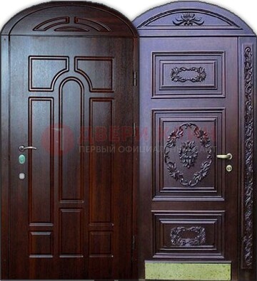 Стильная железная арочная дверь с декоративным элементом ДА-24 в Архангельске