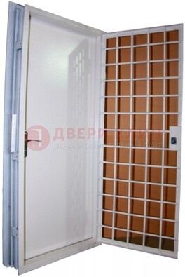 Белая стальная бронированная дверь с нитроэмалью ДБ-7 в Архангельске