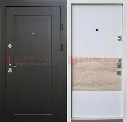 Черная металлическая дверь с белой МДФ внутри ДМ-230 в Архангельске
