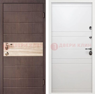 Коричневая стальная дверь с филенчатой МДФ в Белом цвете ДМ-306 в Архангельске