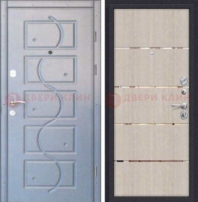 Серая железная дверь с МДФ и молдингами ДМ-392 в Пензе