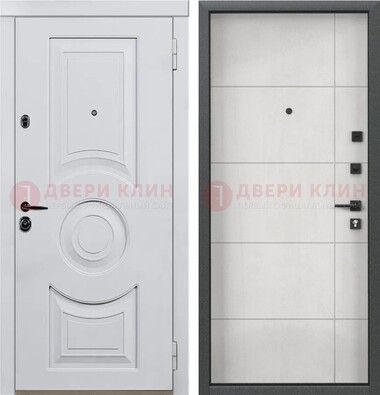Белая железная дверь с МДФ в квартиру ДМ-463 в Архангельске