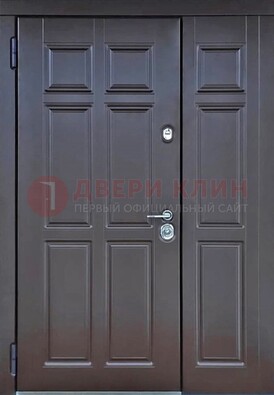 Тёмная двухстворчатая входная дверь для коттеджа с МДФ ДМ-533 в Архангельске