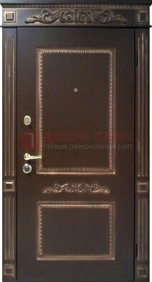 Входная дверь с массивом дуба в темном цвете ДМД-65 в Архангельске