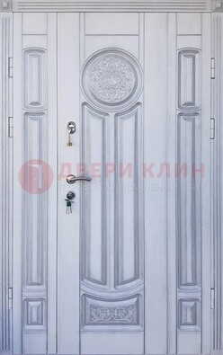 Белая двухстворчатая дверь с массивом дуба ДМД-72 в Архангельске