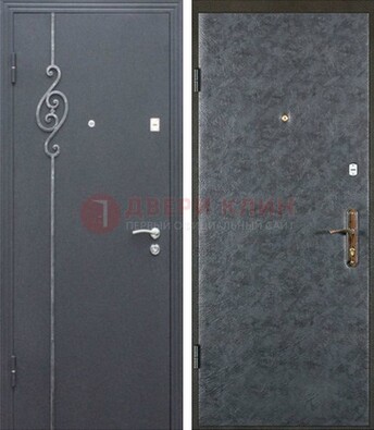 Серая стальная дверь с порошковым окрасом и ковкой ДП-109 в Архангельске
