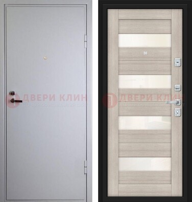 Белая железная дверь с порошковым напылением и стеклом ДП-308 в Архангельске