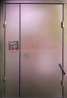 Коричневая стальная дверь в подъезд ДПД-1 в Архангельске