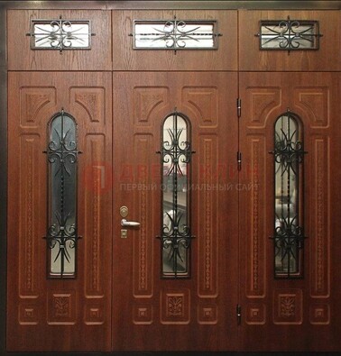 Парадная дверь с металлическими вставками и ковкой ДПР-72 в дом в Архангельске