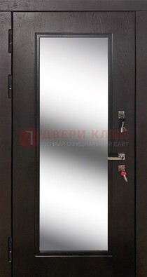 Коричневая железная дверь со стеклом для дома ДС-23 в Архангельске