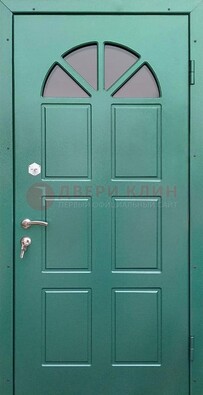 Зеленая стальная дверь со стеклом для дома ДС-28 в Архангельске