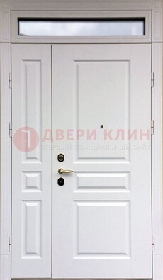 Белая двухстворчатая металлическая дверь со стеклом ДС-63 в Архангельске
