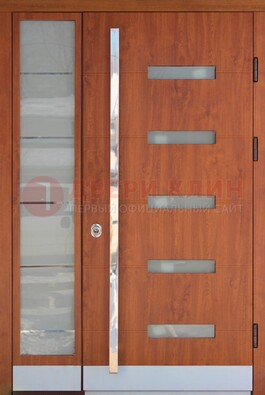 Коричневая металлическая дверь со стеклом ДС-72 в Архангельске