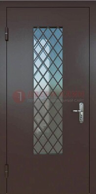 Темная металлическая дверь с решеткой и стеклом ДС-7 в Архангельске