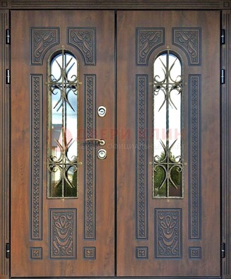 Двухстворчатая стальная дверь со стеклом и ковкой для дома ДСК-153 в Дмитрове