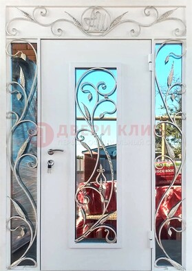 Белая входная дверь порошок со стеклом и ковкой ДСК-165 в Архангельске