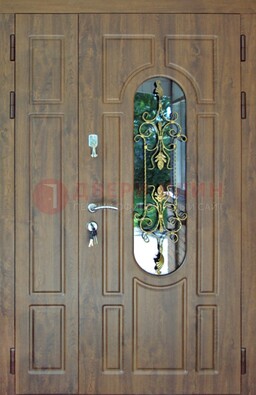 Коричневая полуторная дверь со стеклом и ковкой ДСК-198 в Йошкар-Оле