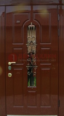 Красивая металлическая дверь со стеклом и ковкой ДСК-33 в Архангельске