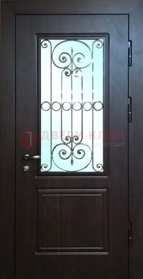 Железная дверь со стеклом и ковкой ДСК-65 для общественных зданий в Архангельске