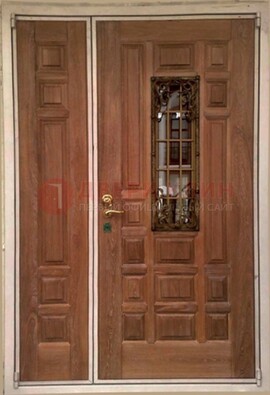 Стальная дверь со стеклом и ковкой ДСК-68 в общественное здание в Архангельске