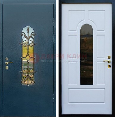 Входная дверь Дверь со стеклом и ковкой ДСК-71 для кирпичного дома в Архангельске