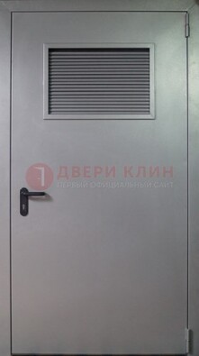 Серая железная техническая дверь с вентиляционной решеткой ДТ-12 в Архангельске