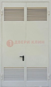 Белая металлическая техническая дверь с вентиляционной решеткой ДТ-6 в Архангельске