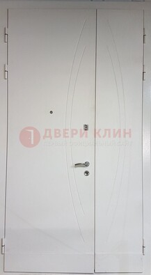 Белая тамбурная дверь ДТМ-31 в Архангельске