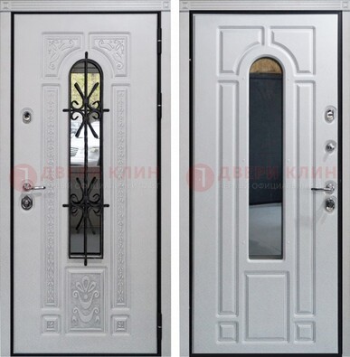 Белая стальная дверь с виноритом и ковкой снаружи ДВТ-197 в Курске