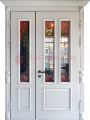 Белая полуторная металлическая дверь с витражом ВЖ-12 в Архангельске